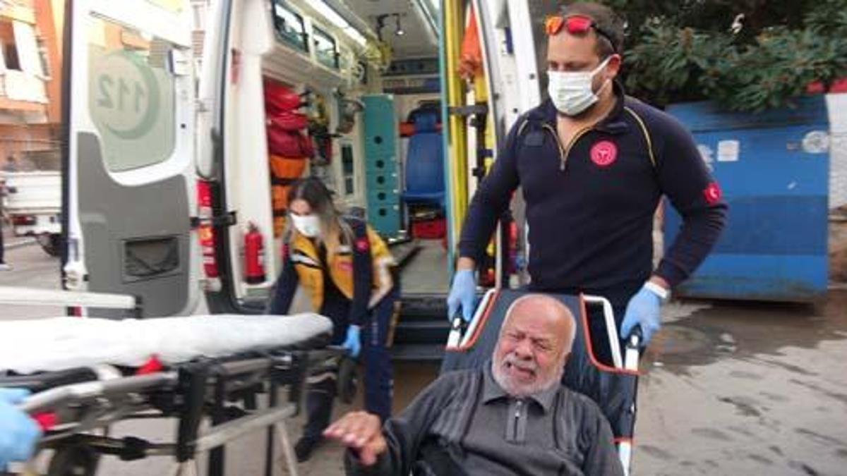 Alevler bir anda yükseldi! Mahsur kalan komşuları için gözyaşı döktü