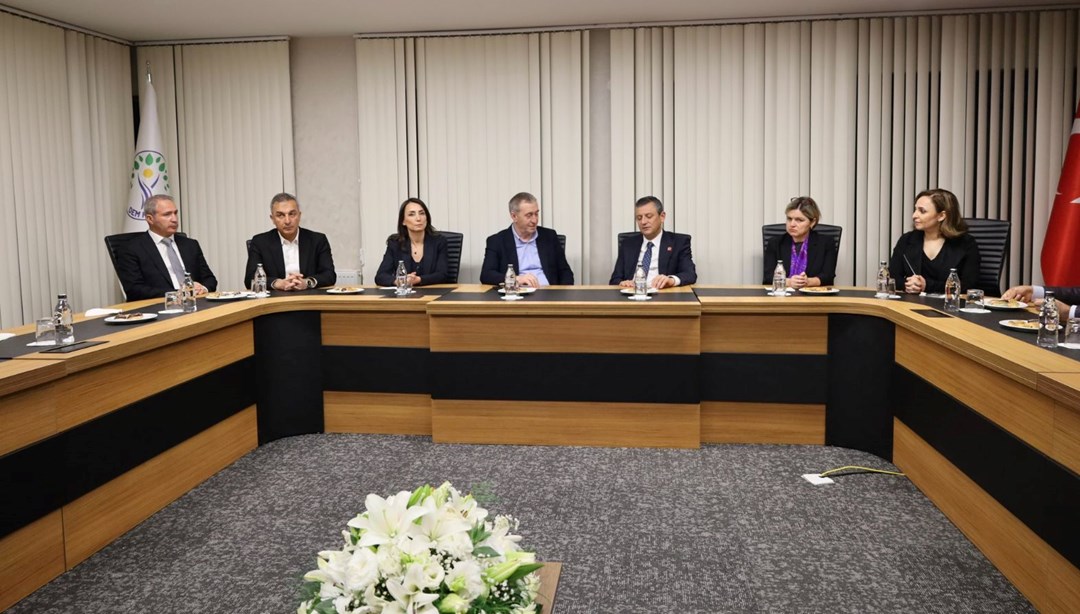 Özgür Özel’den DEM Parti’ye taziye ziyareti