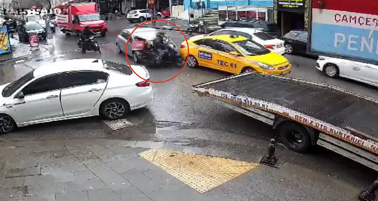 Aynasını kıran motokuryeyi ezdi: O anlar kamerada