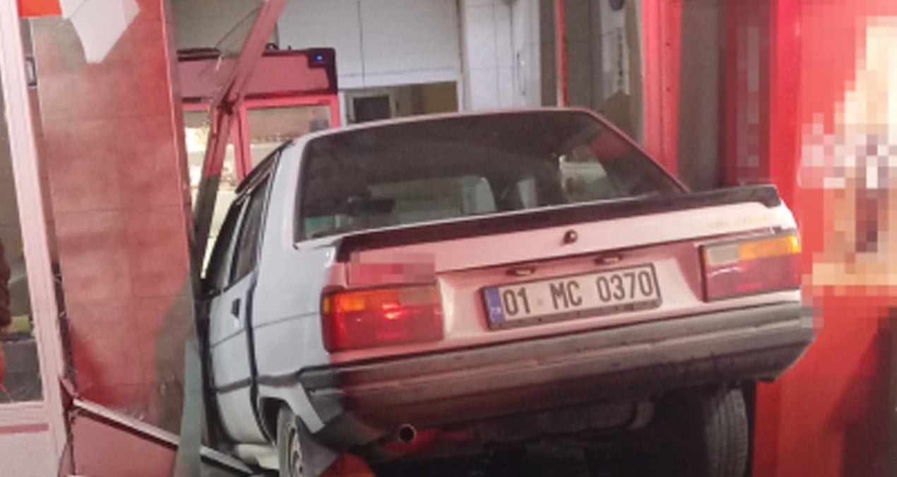 Kontrolden çıkan araç fırına daldı