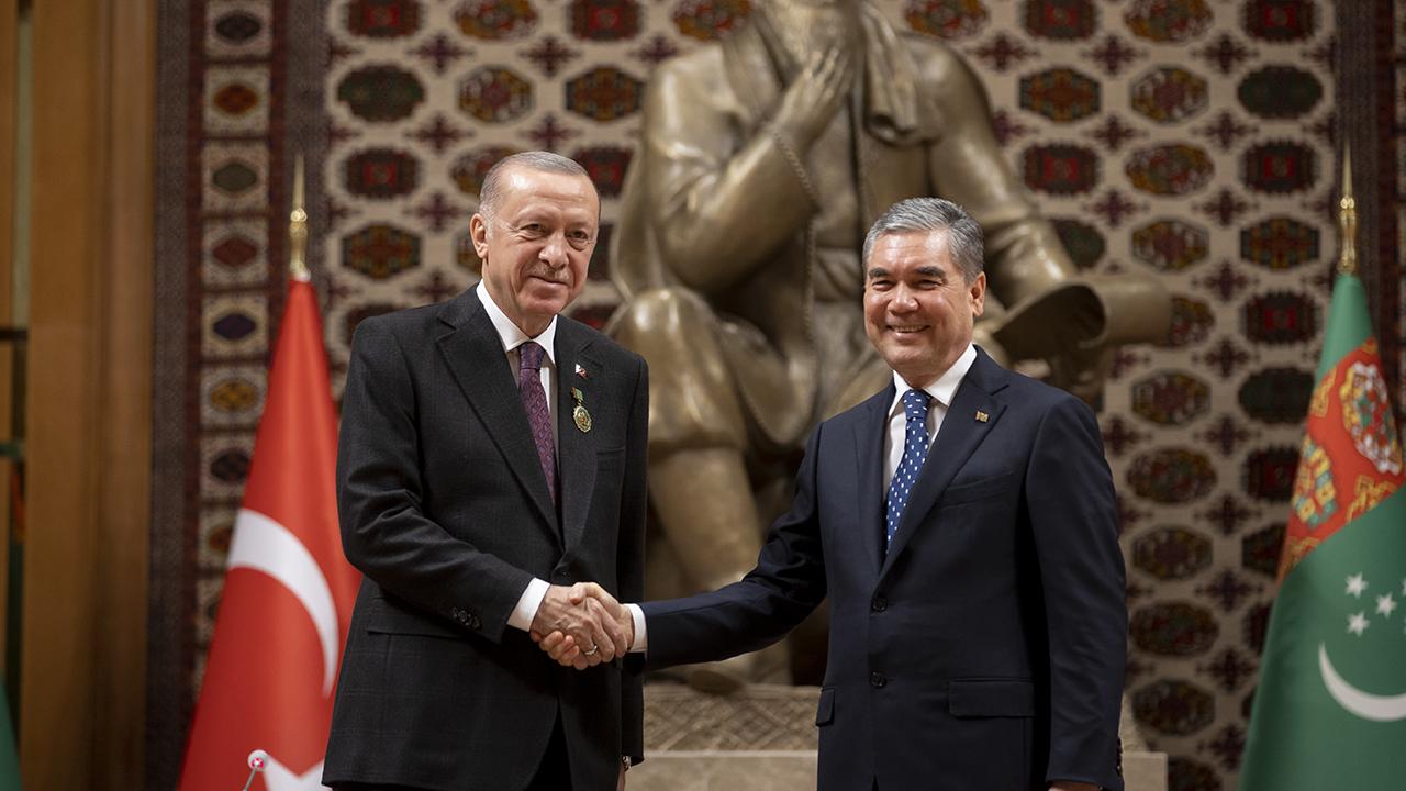 Cumhurbaşkanı Erdoğan Türkmenistan Milli Lideri Berdimuhammedov ile görüştü